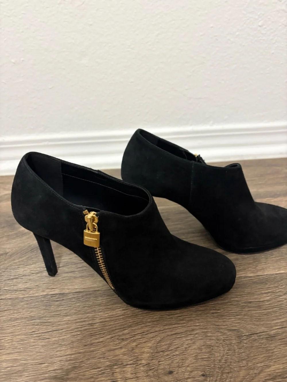 Michael Kors Heels - Black and Gold - Size 8M